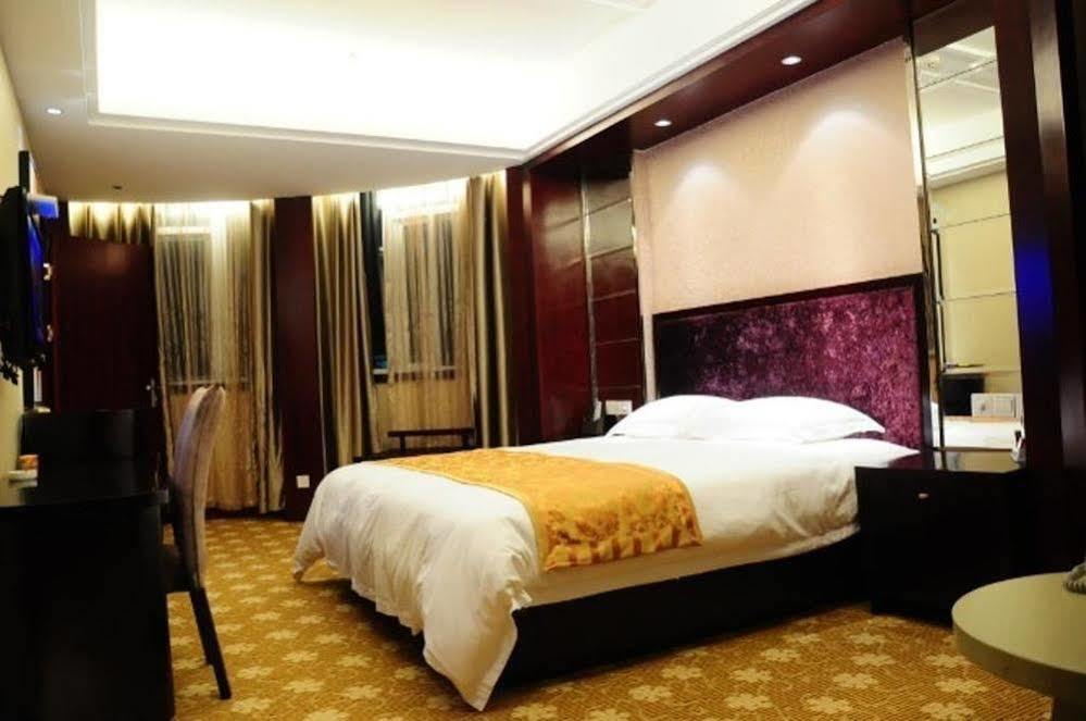Ronghe Holiday Hotel Shiyan  Екстер'єр фото